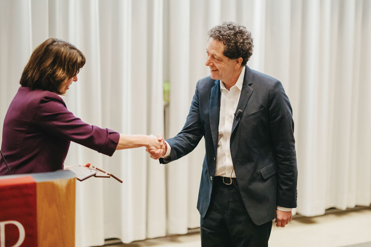 President Bilger presents Kevan Shokat ’86 with the Vollum Award for Distinguished Accomplishment in Science and Technology.  